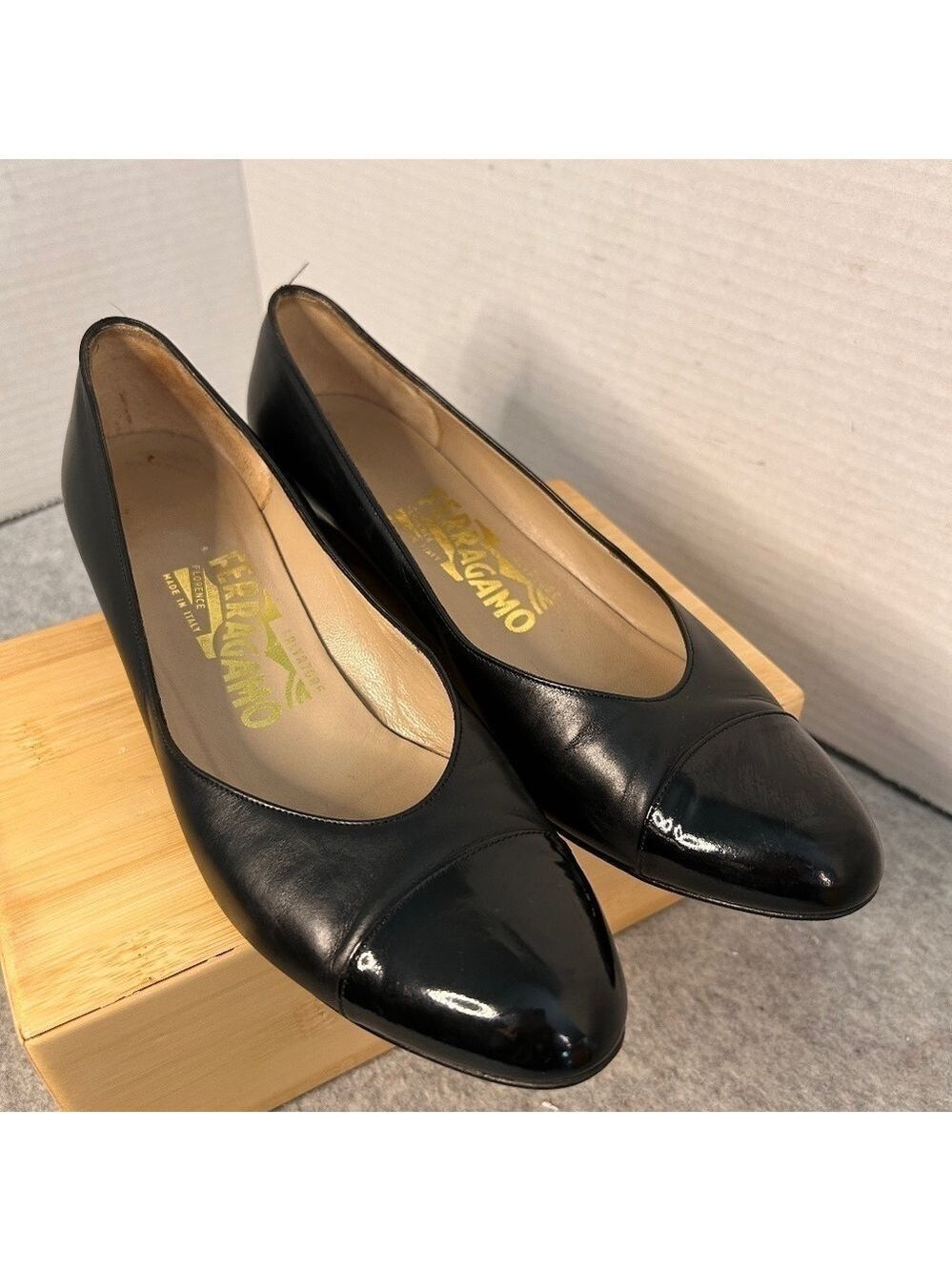 Vintage Salvatore Ferragamo Women’s Black Cap Pumps Sz 6.5AAA Made In Italy